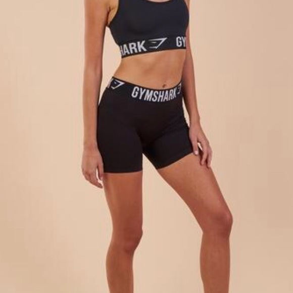 Gymshark Pants - GYMSHARK shorts black (M)